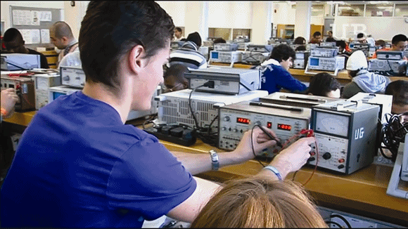 Școlile trebuie să trimită solicitările pentru învățământul dual până pe 23 noiembrie