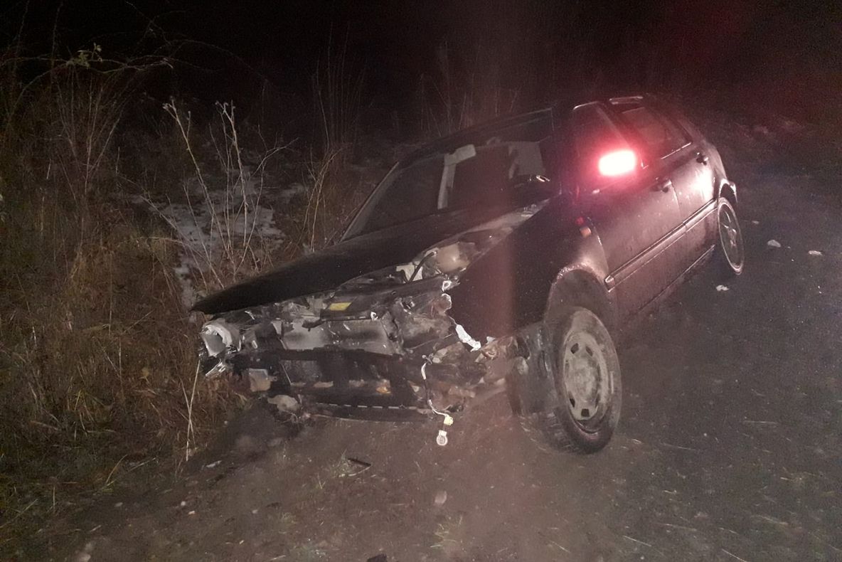 Șofer băut a ajuns cu mașina în afara părții carosabile