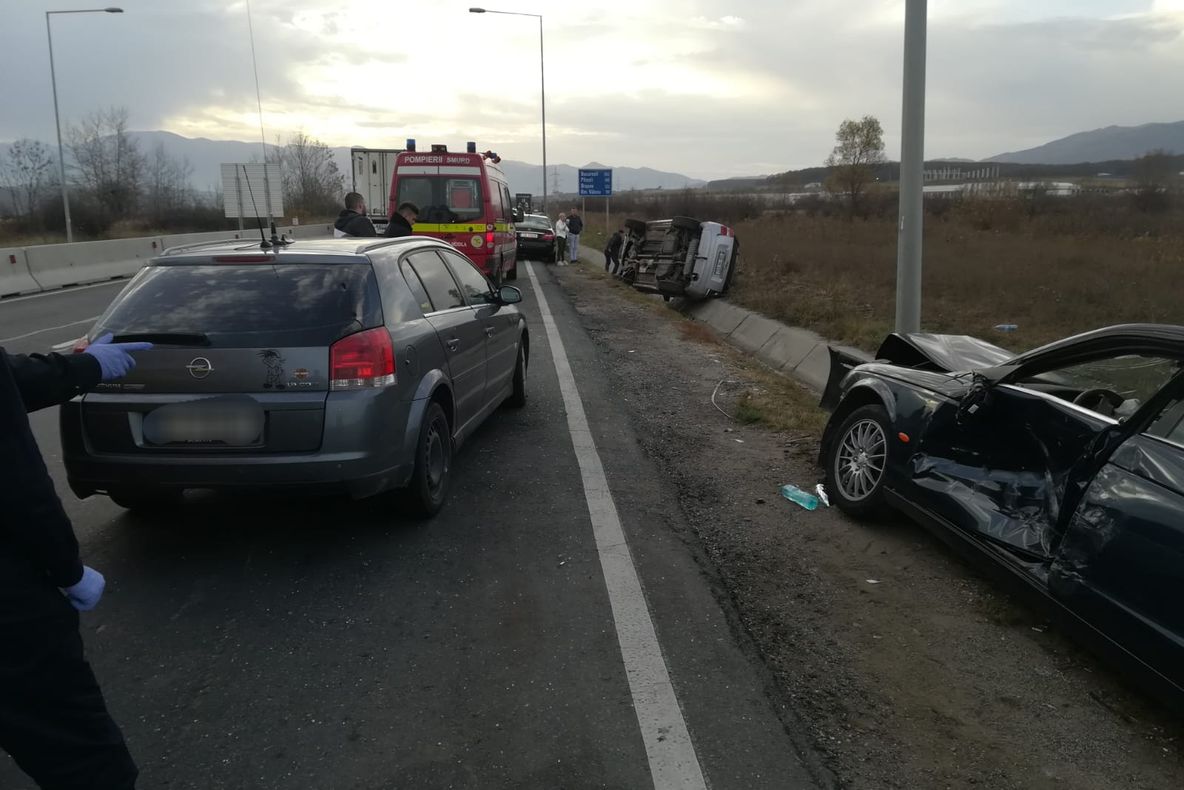 Trei mașini implicate într-un accident rutier la Mohu