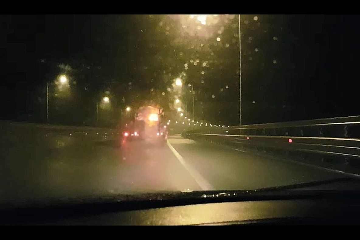 A venit iarna. Peste 29 de tone de material antiderapant folosit în județ