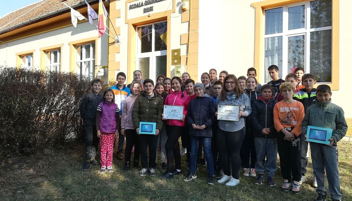 Cavalerii Turnului Înclinat din Ruși, premiați la Gala Tineretului din România