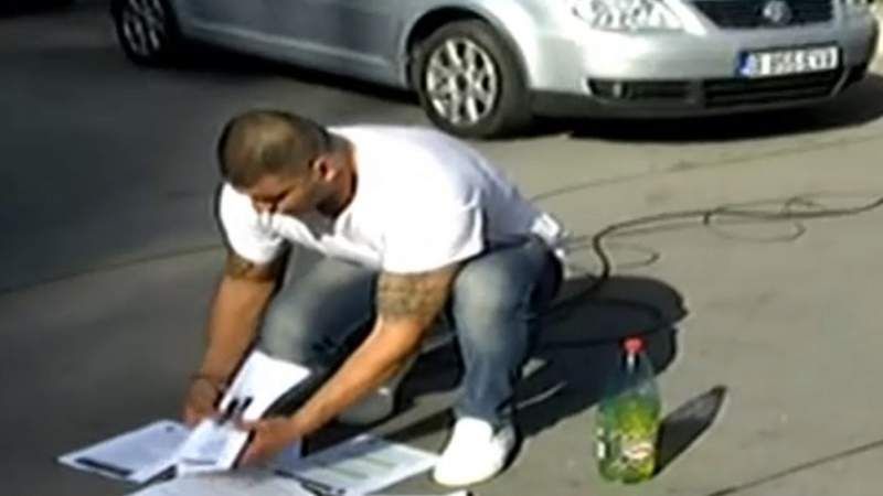 Un tânăr din Nou a lovit două maşini, după care a plecat de la locul accidentelor