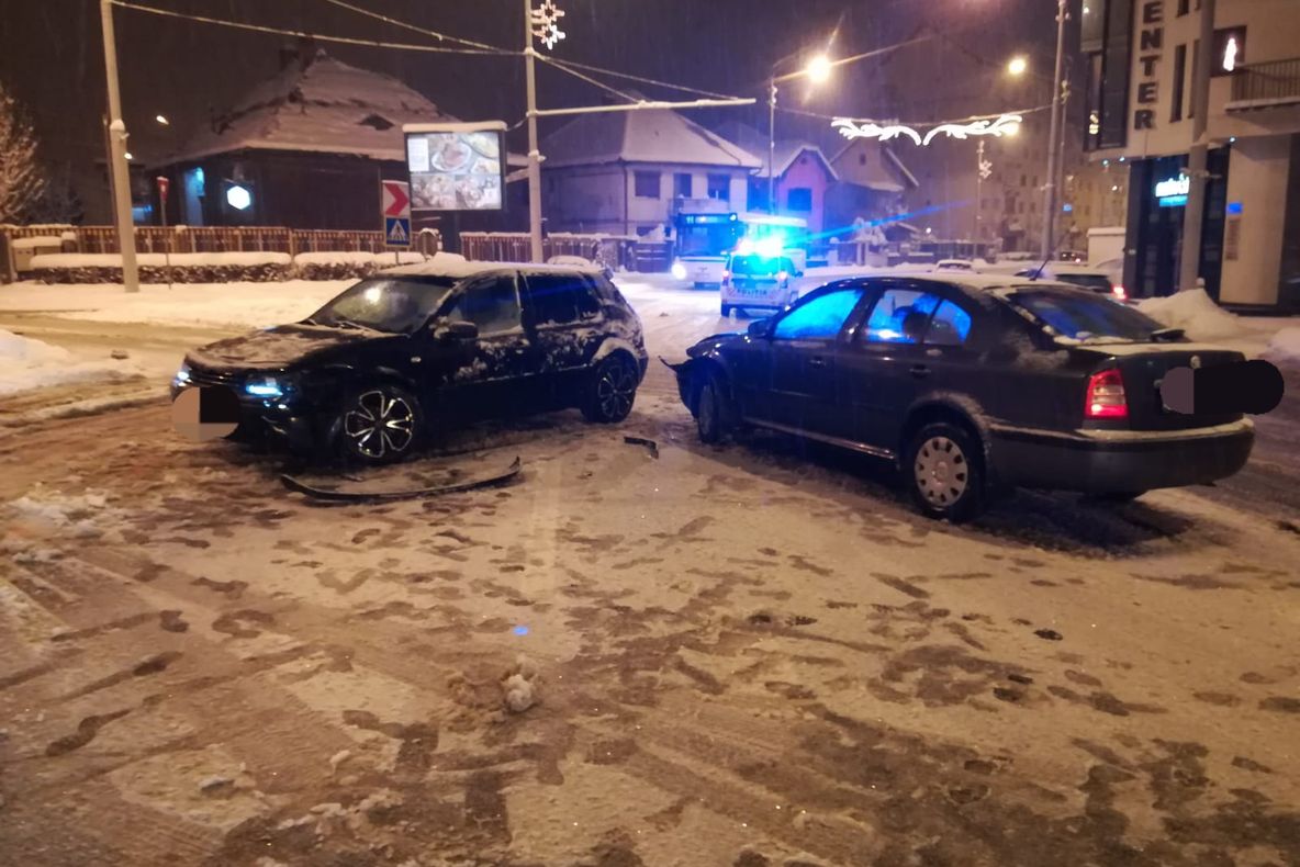 Bebeluş de zece luni, transportat la spital, după ce a fost implicat într-un accident