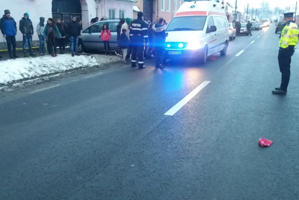 UPDATE | O fetiță de 8 ani a murit, după ce a fost lovită de o mașină