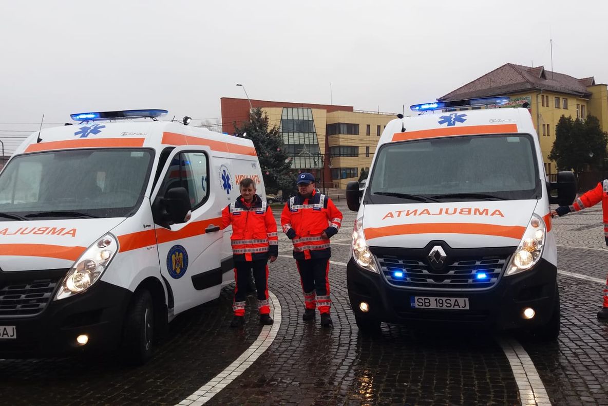 Două noi ambulanţe au ajuns la Sibiu
