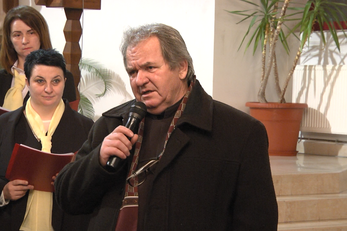 VIDEO | Urs lovit de o maşină, la Bârghiş