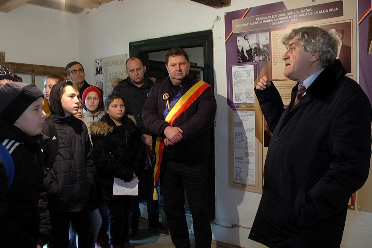 Regele Mihai I, omagiat la Colegiul Naţional "Octavian Goga"