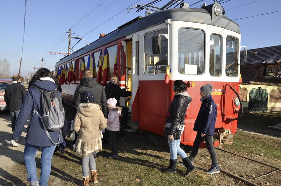 Zeci de turişti s-au plimbat gratis cu tramvaiul, de 1 Decembrie
