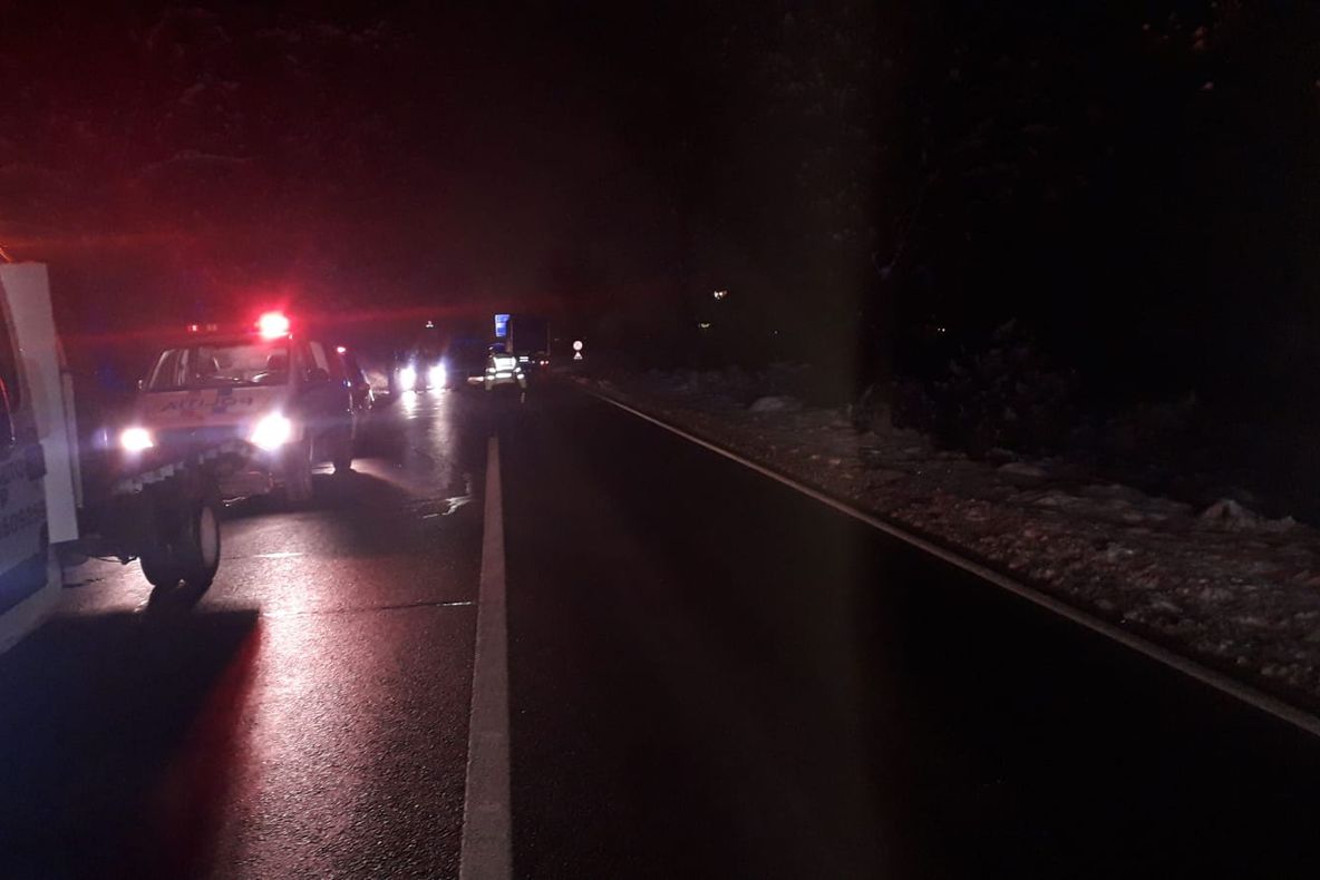 Trei persoane au ajuns la spital în urma unui carambol între patru mașini