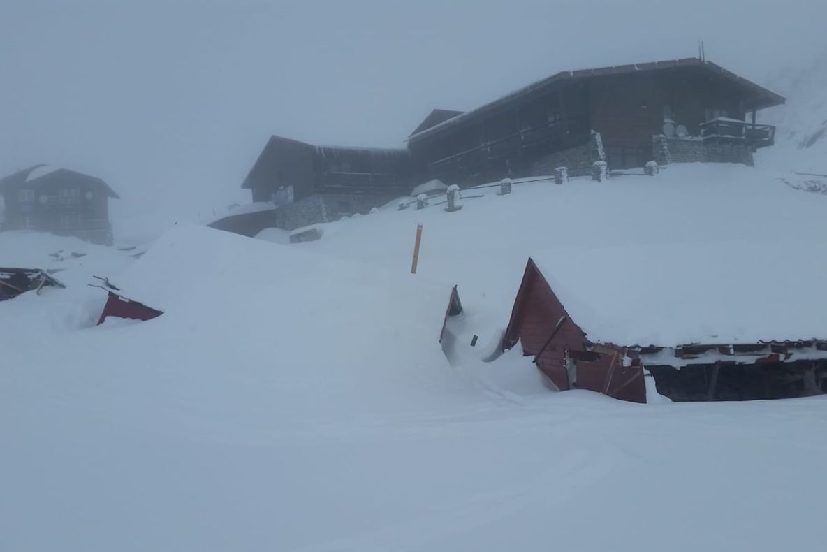 Foto/Video: O avalanșă de mari dimensiuni a avut loc noaptea trecută la Bâlea Lac
