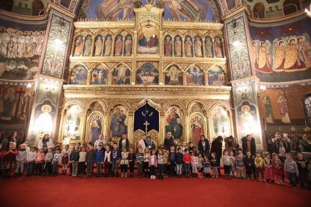 Elevi de la peste 30 de şcoli şi licee din judeţul Sibiu au colindat la Catedrala Mitropolitană