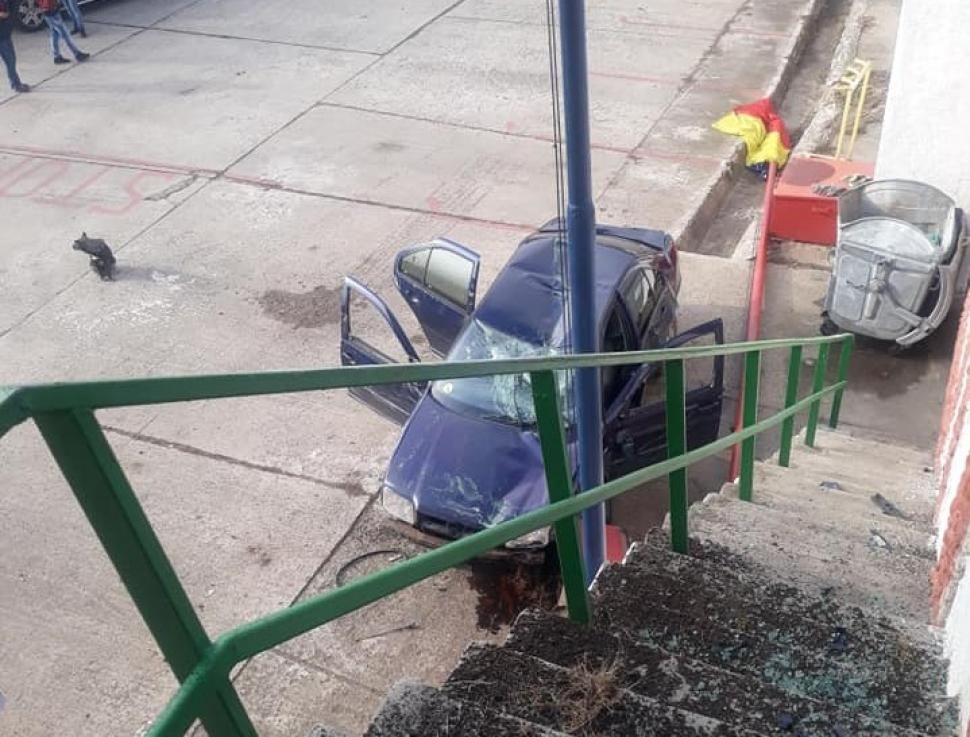 Femeie acroșată de un autoturism pe trecerea de pietoni