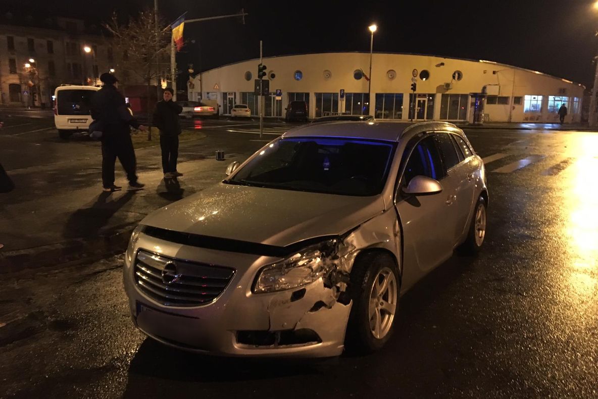 Accident cu 4 victime la Piața Cibin