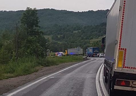 Un TIR s-a răsturnat la Hula Bradului. A fost anunțată o victimă