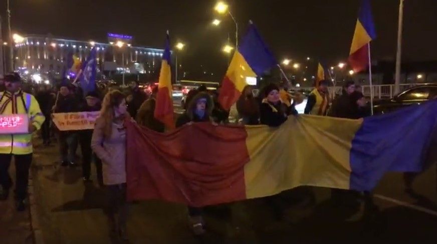 VIDEO | Peste 500 de sibieni au protestat împotriva guvernării și a legilor justiției