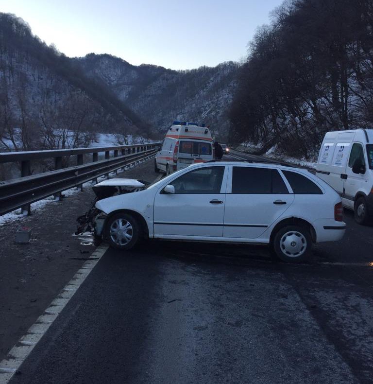Patru persoane rănite într-un accident în Lazaret