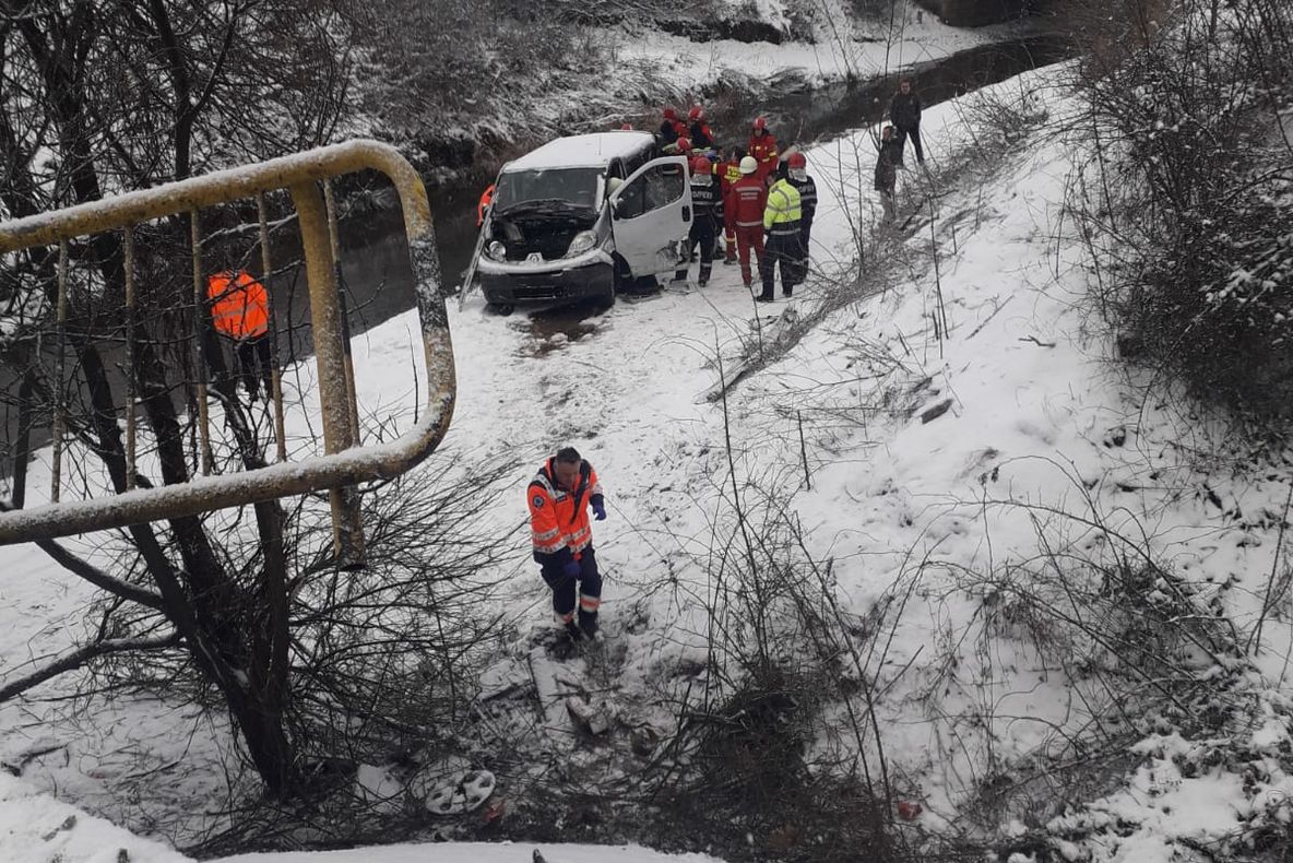 UPDATE: Foto/ Video: Grav accident de circulație la Veștem. Sunt șapte victime