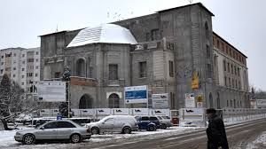 Copiii primesc lapte, corn și mere în prima zi după vacanța de iarnă