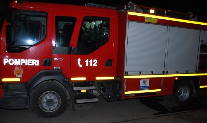 Un bărbat a ajuns la spital cu arsuri la mâini după ce i-a luat foc pivnița