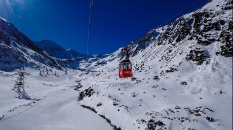 Telecabina de la Bâlea Lac, oprită din cauza vântului puternic