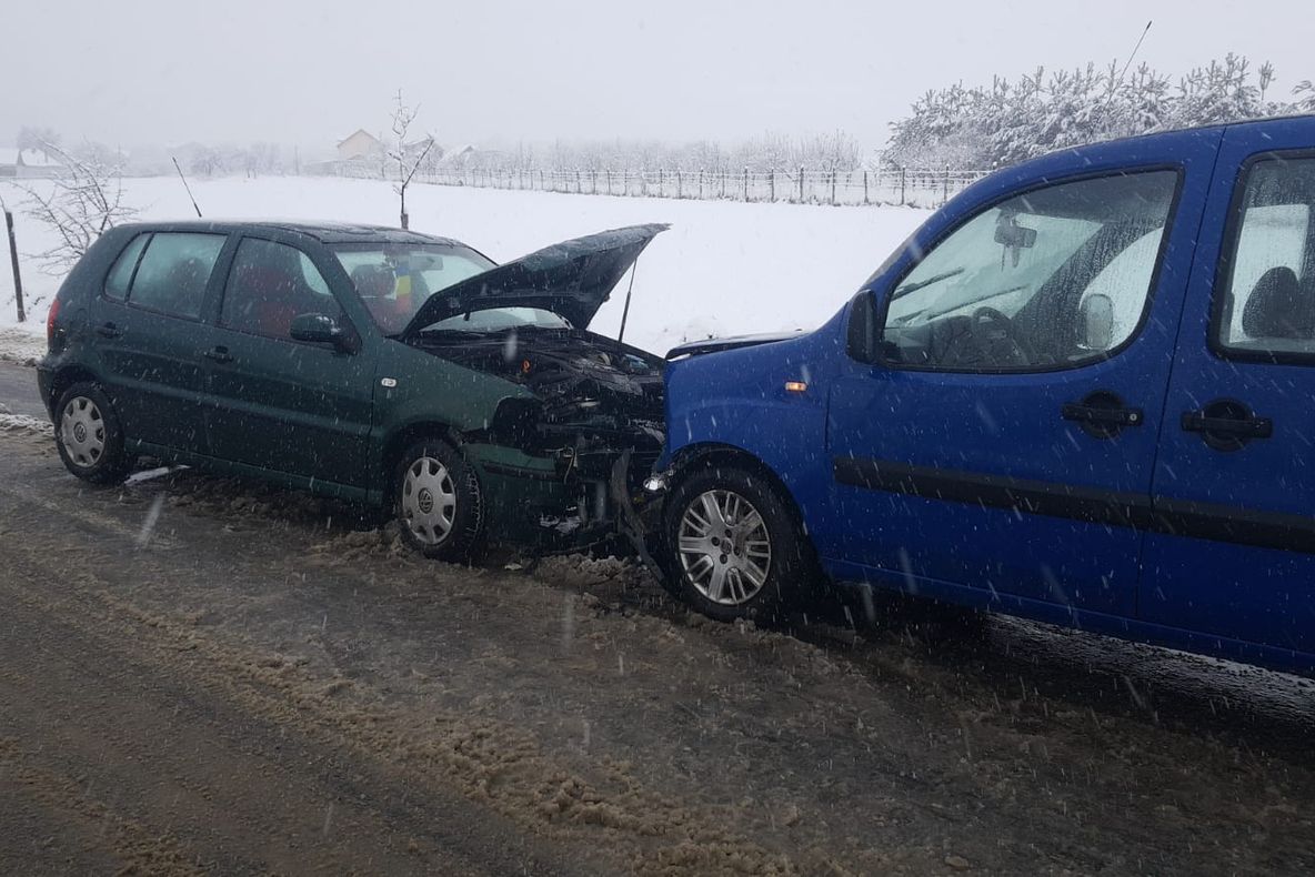 UPDATE: Două persoane au fost rănite într-un accident rutier la Săliște