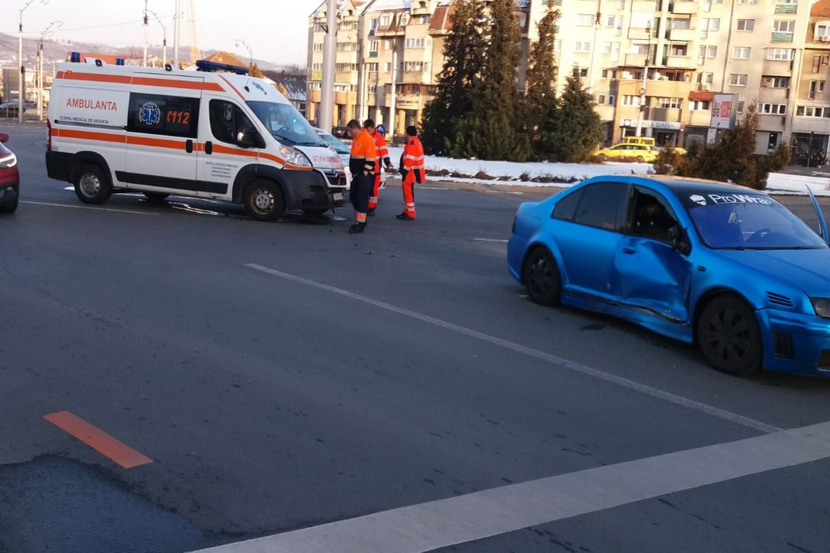 O ambulanță a fost implicată într-un accident în Sibiu