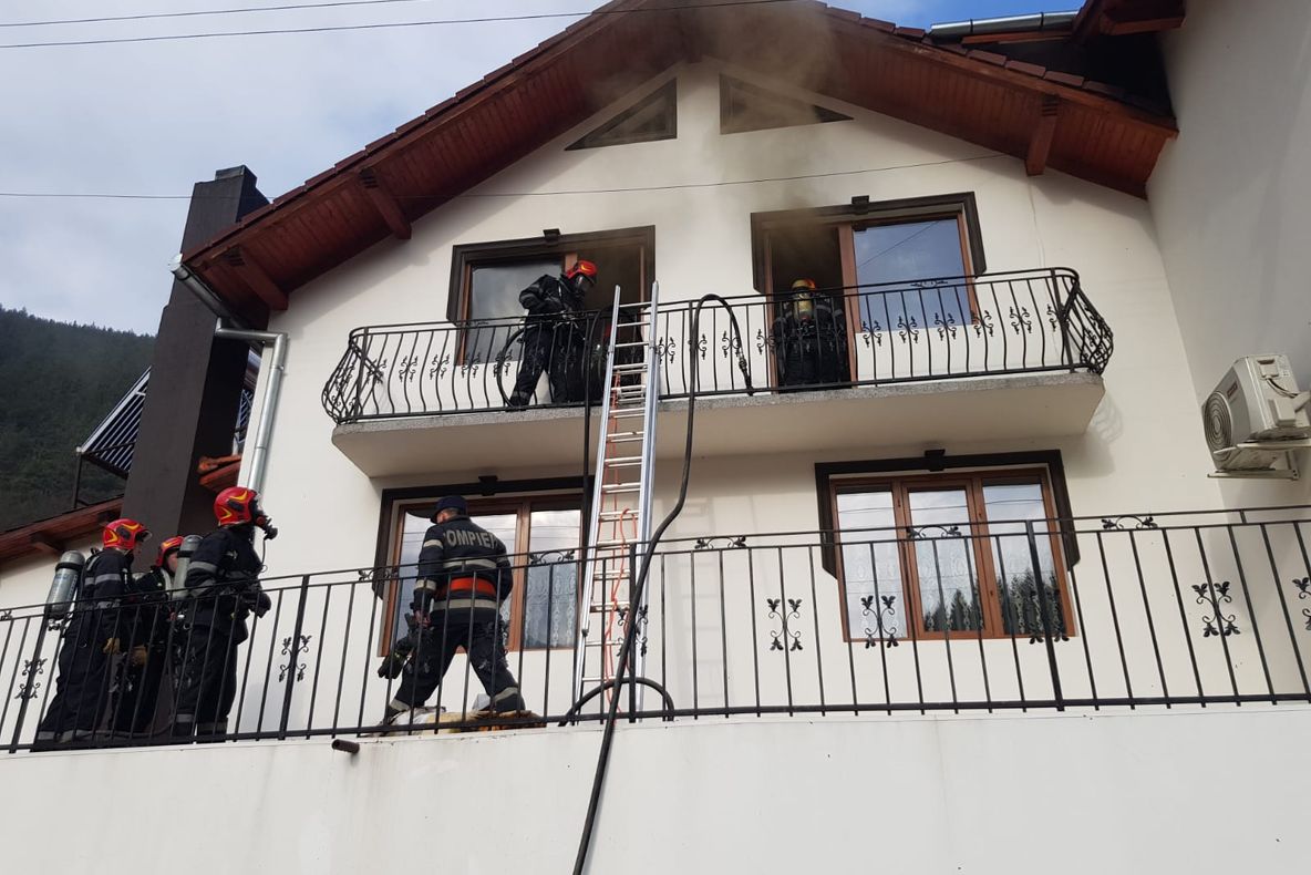Update: Incendiu la o casă din Gura Râului
