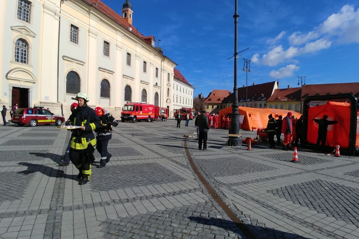 Peste 100 de forțe de ordine intervin la Primăria Sibiu