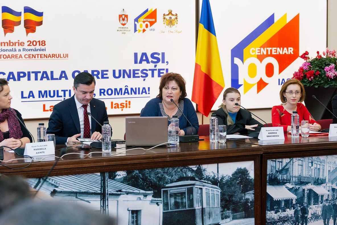 Femeia cu dizabilități sărbătorită la Teatrul Gong