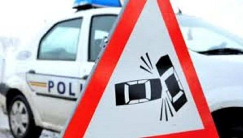 UPDATE/ Accident pe DN14, la ieșire din Șura Mare. Un șofer a ieșit în afara părții carosabile