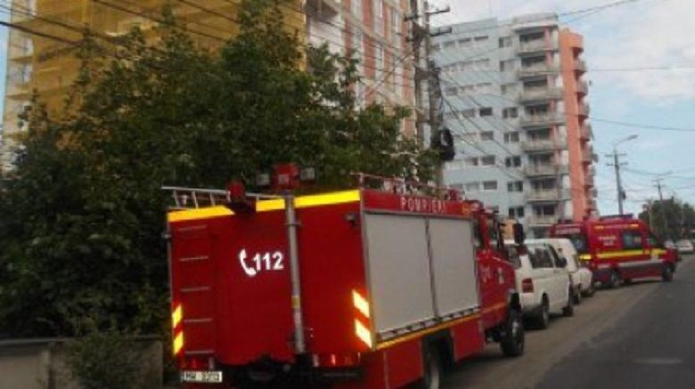 Tânăr transportat la Spital după ce a căzut de la o înălțime de 10 metri