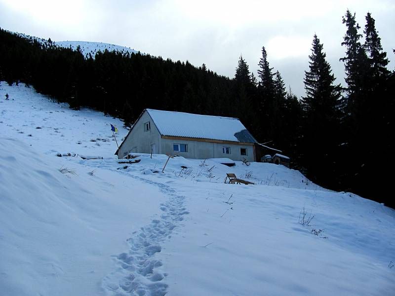 Video: Elicopterul SMURD intervine în munți pentru salvarea unui turist francez