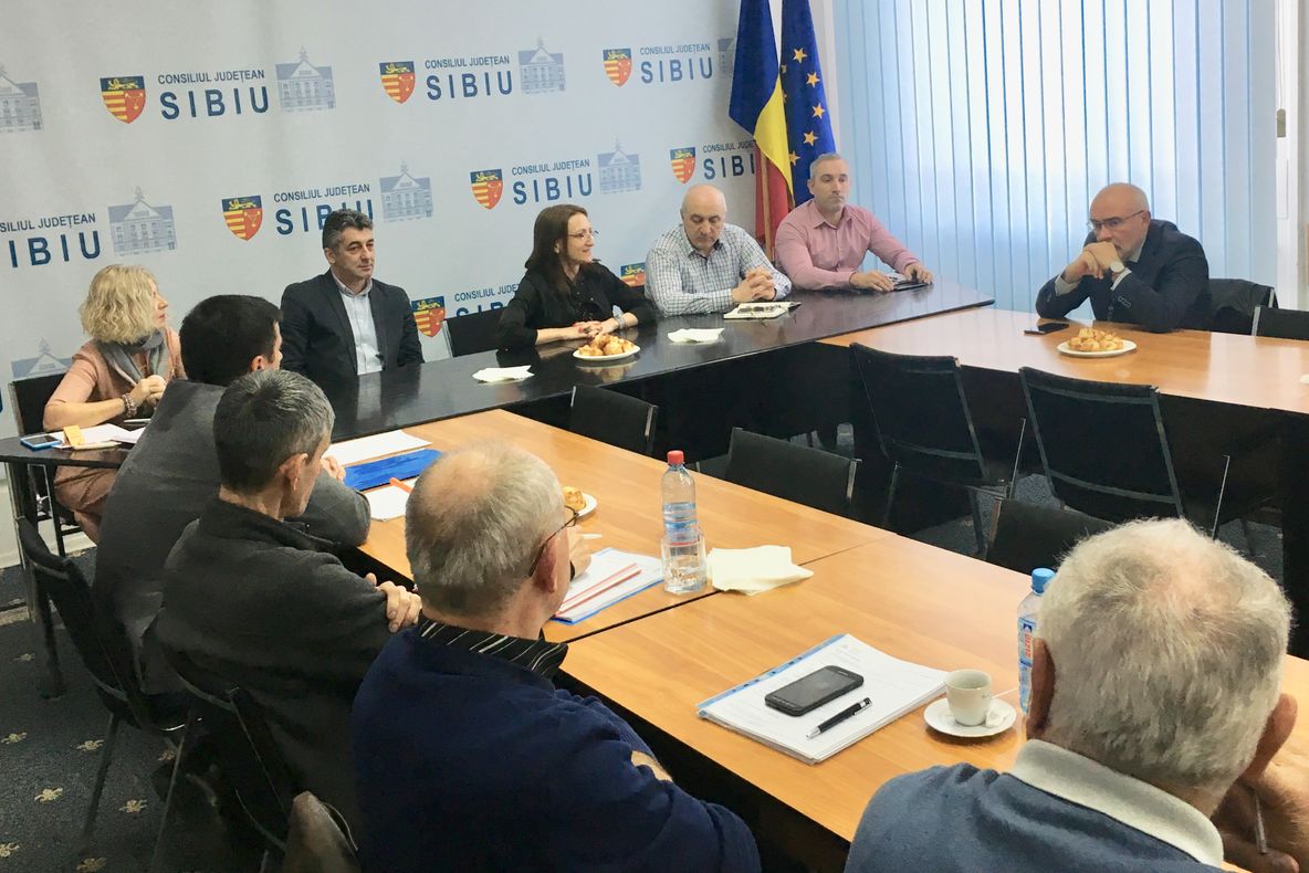 Echipa Consiliului Județean Sibiu, față în față cu constructorii, proiectanții și diriginții de șantier