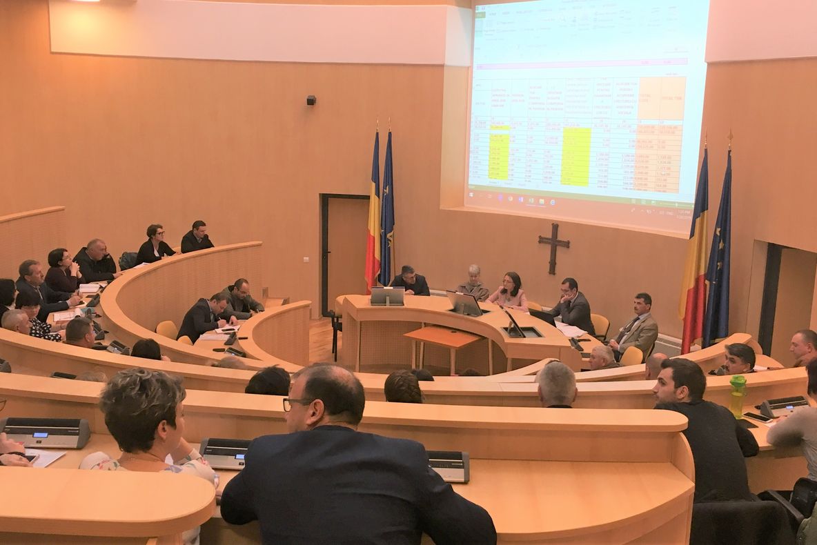 Primarii din județ au discutat bugetul, la CJ Sibiu