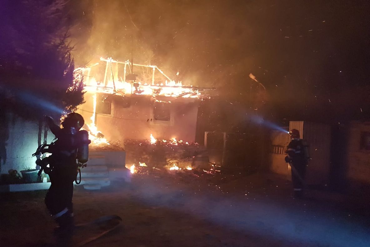Update: Incendiu puternic la o locuință din Tălmaciu 2