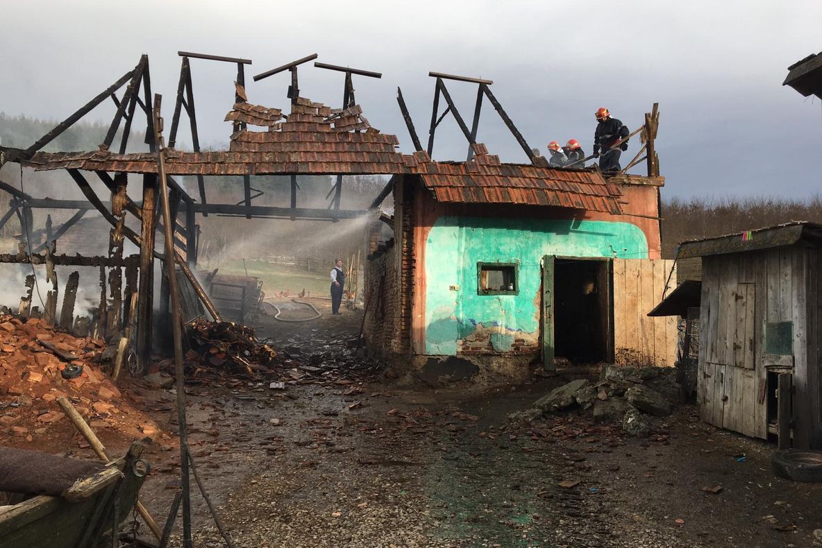 UPDATE: Ard două anexe gospodărești în Păuca