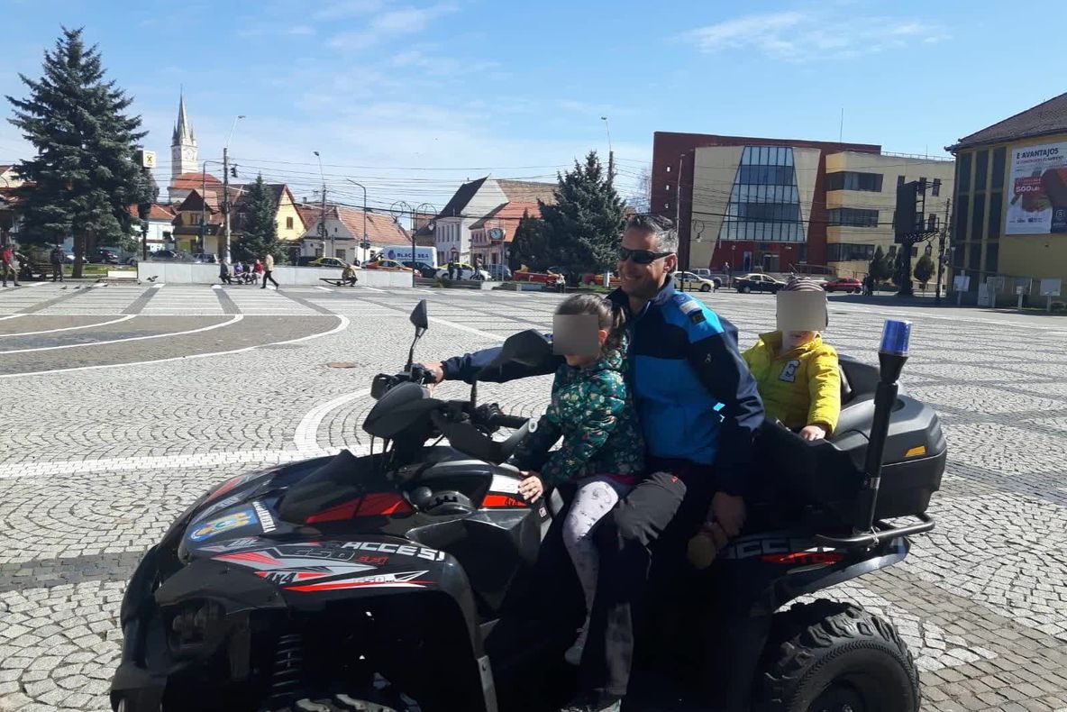 Copiii s-au plimbat cu ATV-ul, de ziua Jandarmeriei Române, la Mediaș