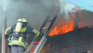 Bărbat intoxicat cu fum în urma unui incendiu, transportat la spital în Mediaș