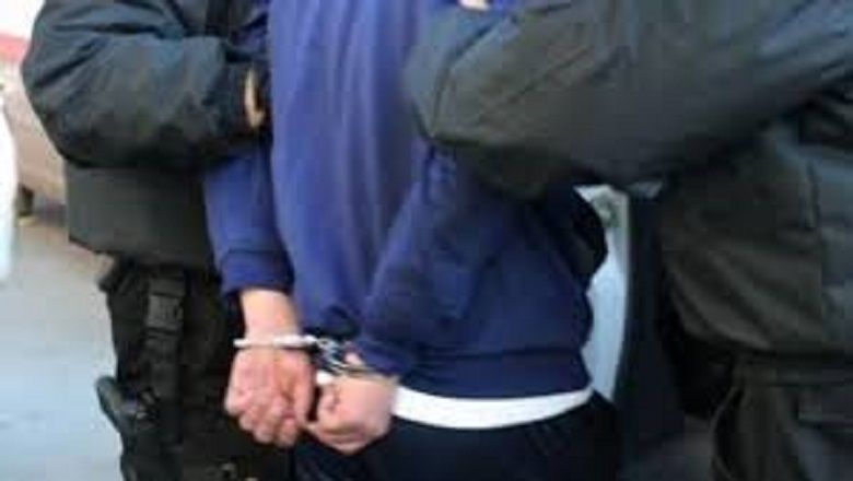 Tânăr din Jina, reținut de polițiști după ce ar fi furat un polizor și o stație audio