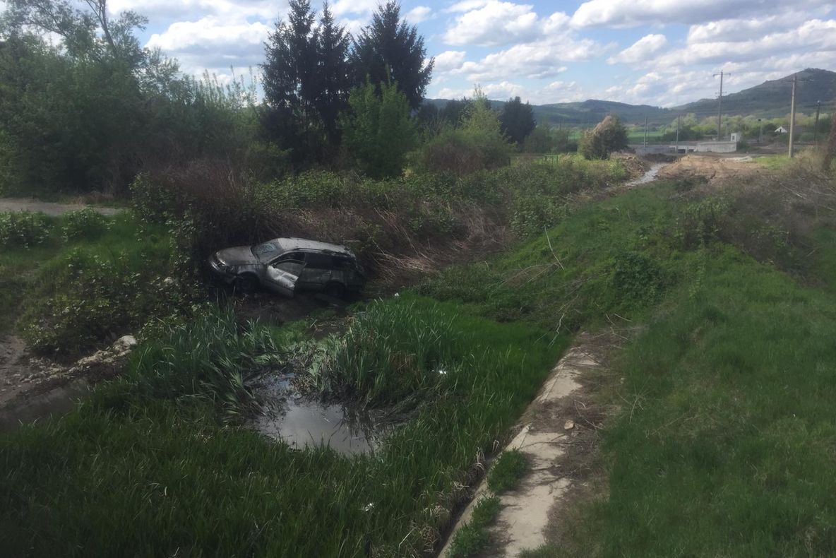 Accident la ieșire din Mediaș, spre Buzd. Un tânăr s-a răsturnat cu mașina