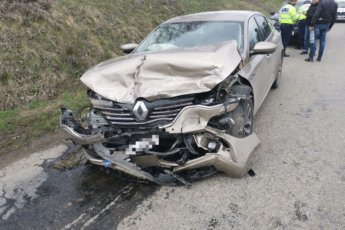 Accident între localitățile Retiș și Brădeni. Un cetățean străin a ajuns la spital
