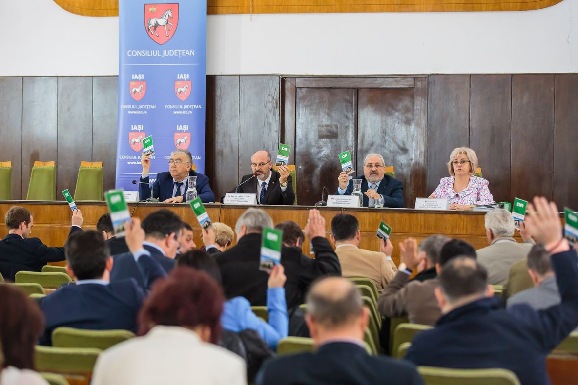 Consiliul Județean: Dezbateri publice cu privire la accesarea de fonduri nerambursabile