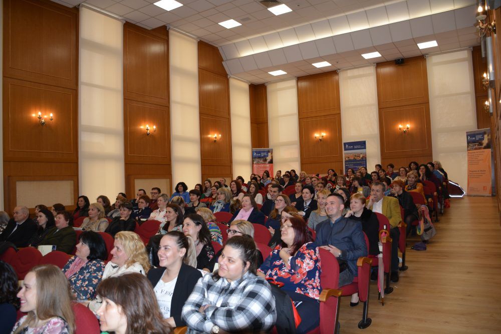 Profesorii din mediul universitar și preuniversitar își unesc resursele pentru educație