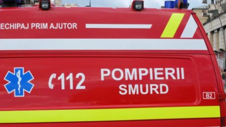 Un bărbat de 50 de ani a căzut pe stradă, inconștient. SMURD l-a transportat la spital