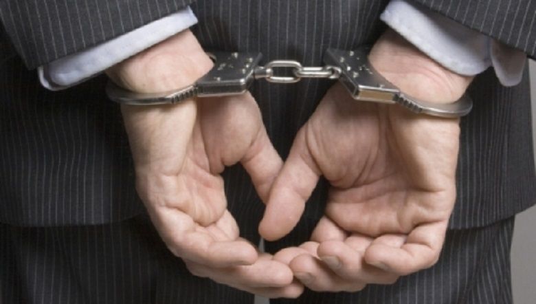 Cisnădian de 33 de ani, reținut după ce ar fi lovit un alt localnic și i-ar fi furat un pistol din haină