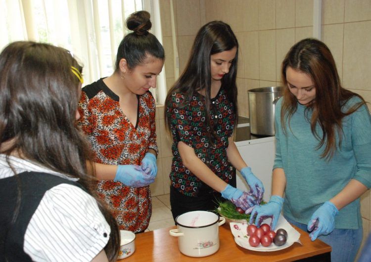 Studenții din căminele ULBS se vor întrece din nou în concursul de încondeiat ouă