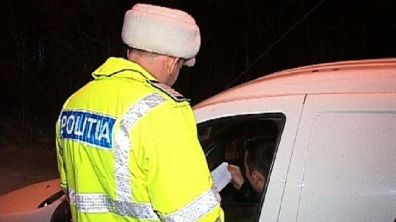 Opt șoferi băuți, depistați la volan, în weekend