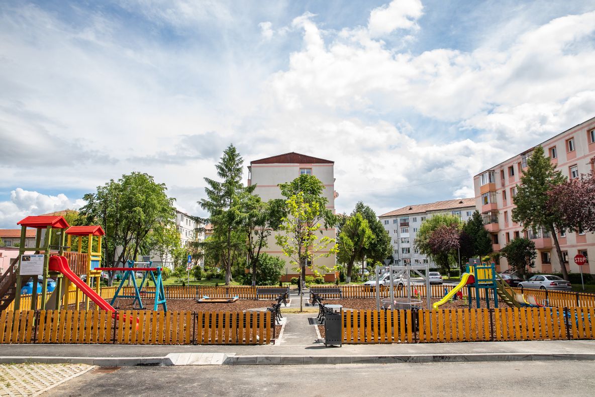 S-au finalizat lucrările de modernizare a încă unei zone din cartierul Hipodrom. Investiții de aproape șase milioane lei