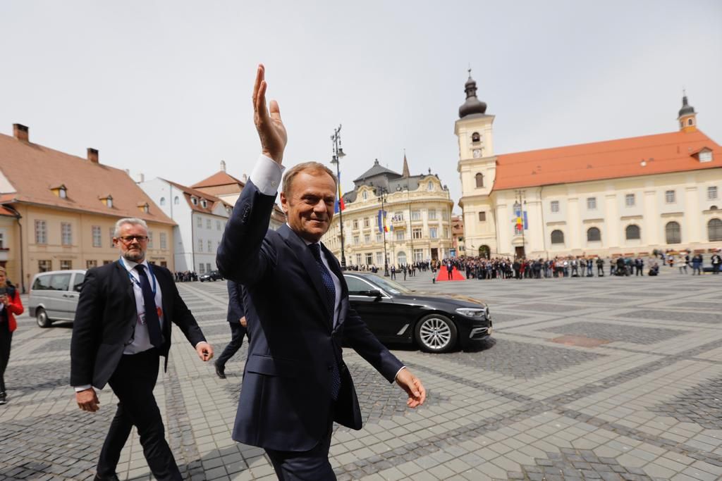 Donald Tusk și-a schimbat fotografia de copertă pe Facebook. A pus o imagine cu el în Piața Mare