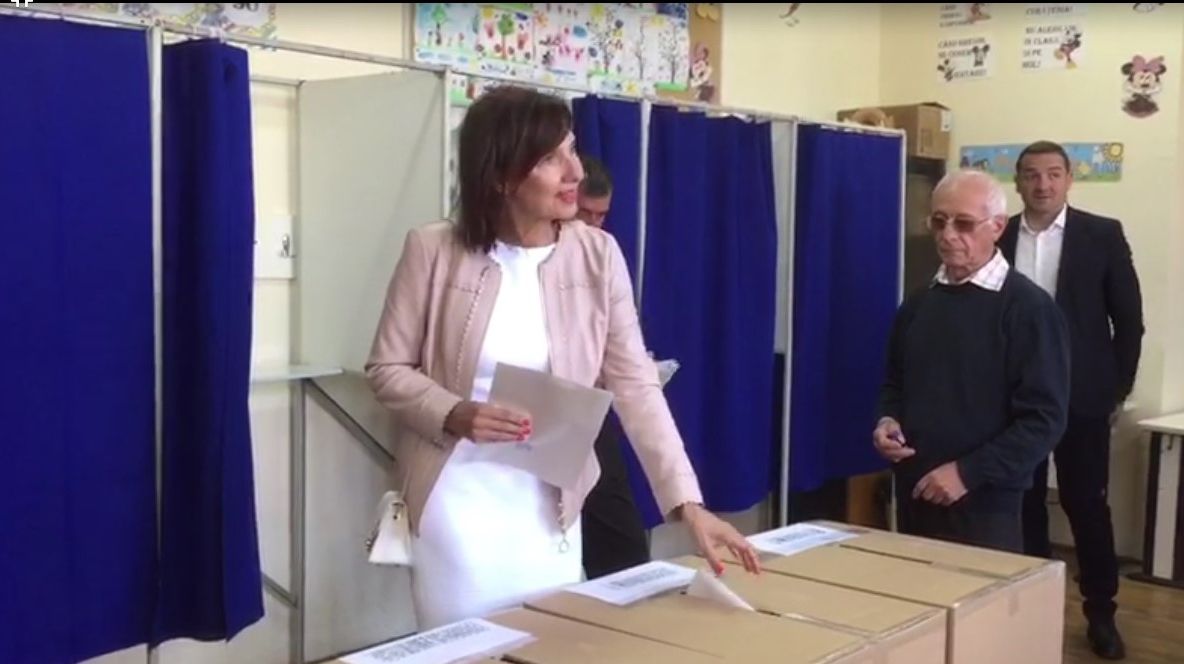 VIDEO: Carmen Iohannis a votat astăzi la Sibiu „plină de speranță”